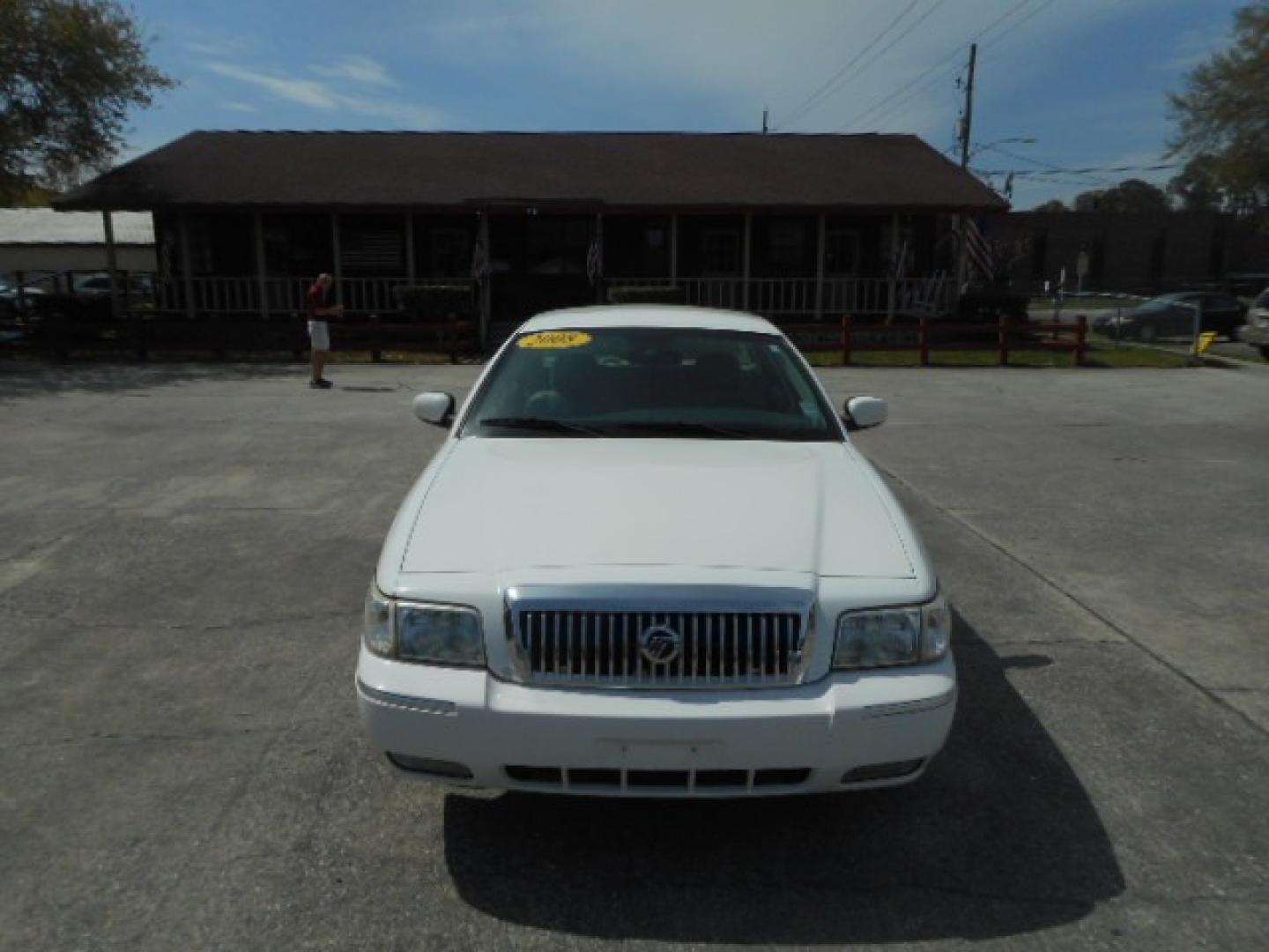 2008 WHITE MERCURY GRAND MARQUIS LS (2MEFM75V08X) , located at 1200 Cassat Avenue, Jacksonville, FL, 32205, (904) 695-1885, 30.302404, -81.731033 - Photo#0